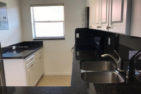 Copropriété à louer à Hialeah, Floride: 2 chambres, 84.36 m2 № 1967949 - photo 5