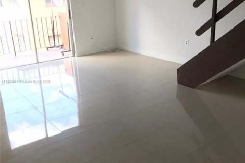Copropriété à louer à Hialeah, Floride: 2 chambres, 84.36 m2 № 1967949 - photo 1