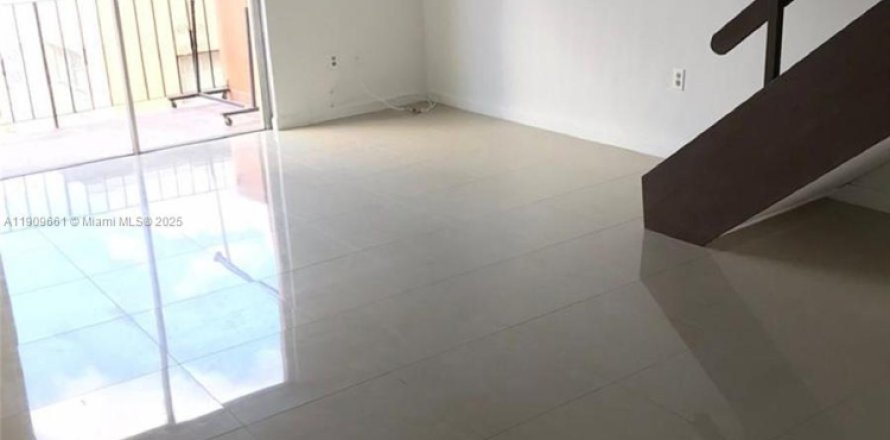 Condo à Hialeah, Floride, 2 chambres  № 1967949