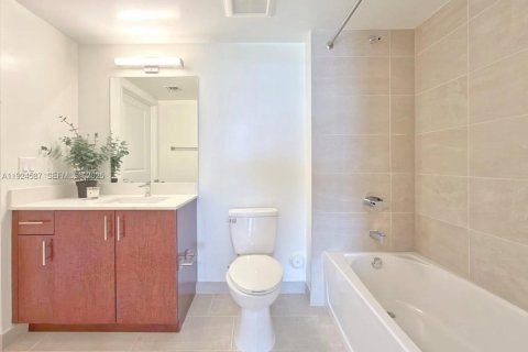 Apartment in Sweetwater, Florida 2 bedrooms, 479.75 sq.m. № 1982942 - photo 9