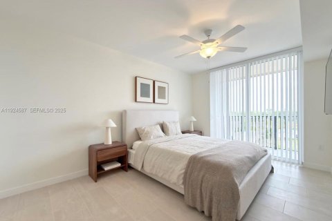 Apartment in Sweetwater, Florida 2 bedrooms, 479.75 sq.m. № 1982942 - photo 11