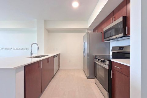 Apartment in Sweetwater, Florida 2 bedrooms, 479.75 sq.m. № 1982942 - photo 3