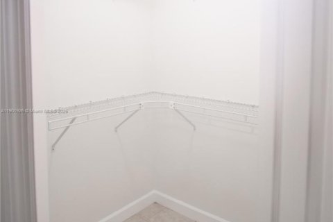 House in Miami, Florida 5 bedrooms, 224.92 sq.m. № 1953268 - photo 16