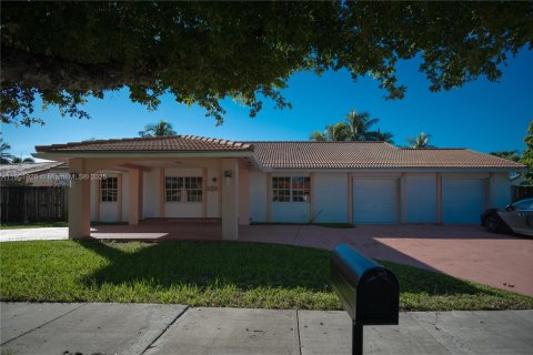 House in Miami, Florida 5 bedrooms, 224.92 sq.m. № 1953268 - photo 3