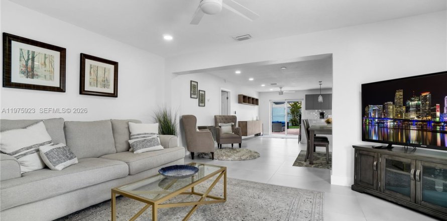 House in Wilton Manors, Florida 3 bedrooms, 163.69 sq.m. № 2040487