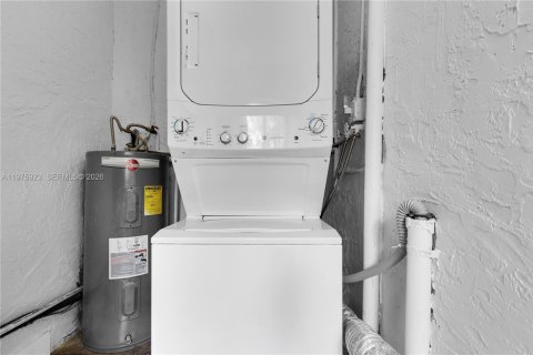 House in Wilton Manors, Florida 3 bedrooms, 163.69 sq.m. № 2040487 - photo 17