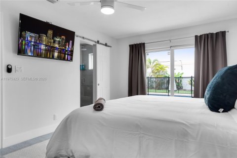 House in Wilton Manors, Florida 3 bedrooms, 163.69 sq.m. № 2040487 - photo 23