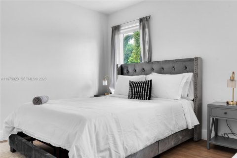 House in Wilton Manors, Florida 3 bedrooms, 163.69 sq.m. № 2040487 - photo 12