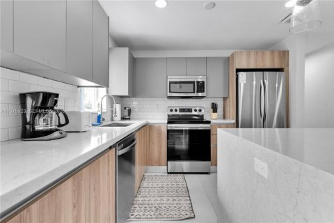 House in Wilton Manors, Florida 3 bedrooms, 163.69 sq.m. № 2040487 - photo 7