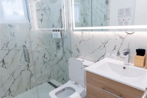 Commercial property in Miami, Florida 181.07 sq.m. № 2026279 - photo 20