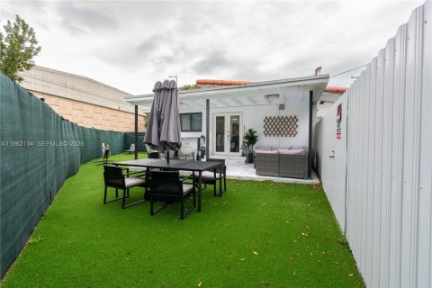 Commercial property in Miami, Florida 181.07 sq.m. № 2026279 - photo 11