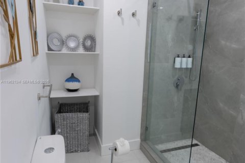 Commercial property in Miami, Florida 181.07 sq.m. № 2026279 - photo 26