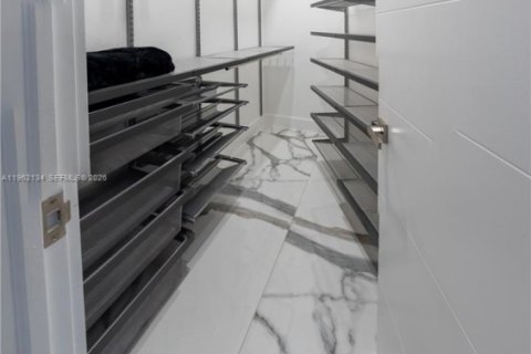 Commercial property in Miami, Florida 181.07 sq.m. № 2026279 - photo 19