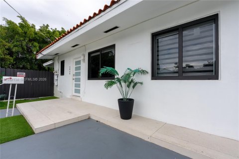 Commercial property in Miami, Florida 181.07 sq.m. № 2026279 - photo 3