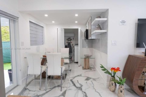 Commercial property in Miami, Florida 181.07 sq.m. № 2026279 - photo 7