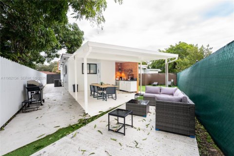 Commercial property in Miami, Florida 181.07 sq.m. № 2026279 - photo 28