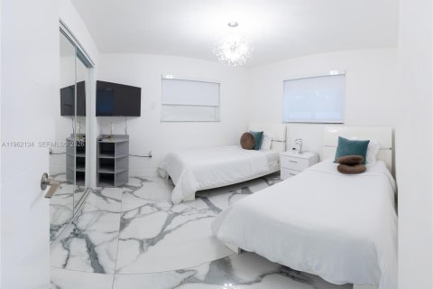 Commercial property in Miami, Florida 181.07 sq.m. № 2026279 - photo 27