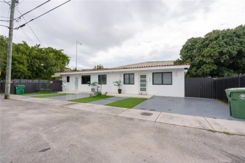 Commercial property in Miami, Florida 181.07 sq.m. № 2026279