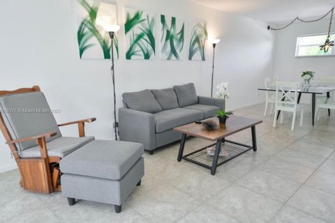 Condo in Hollywood, Florida, 1 bedroom  № 1959318 - photo 6