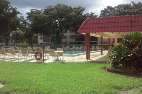 Condo in Hollywood, Florida, 1 bedroom  № 1959318 - photo 29