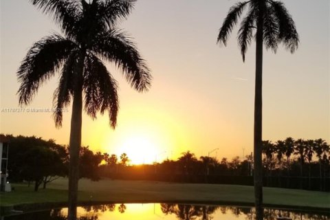 Condo in Hollywood, Florida, 1 bedroom  № 1959318 - photo 19