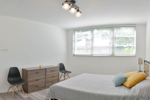 Condo in Hollywood, Florida, 1 bedroom  № 1959318 - photo 10