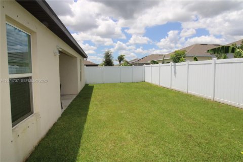 Villa ou maison à louer à St. Lucie, Floride: 3 chambres, 143.26 m2 № 2304836 - photo 2