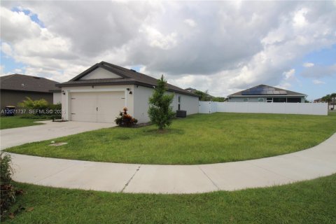 Villa ou maison à louer à St. Lucie, Floride: 3 chambres, 143.26 m2 № 2304836 - photo 3