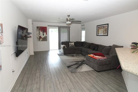 Villa ou maison à louer à St. Lucie, Floride: 3 chambres, 143.26 m2 № 2304836 - photo 4