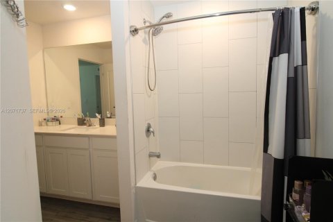 Villa ou maison à louer à St. Lucie, Floride: 3 chambres, 143.26 m2 № 2304836 - photo 5