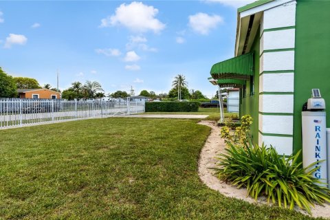 Villa ou maison à vendre à Miami Gardens, Floride: 3 chambres, 85.01 m2 № 2089577 - photo 23