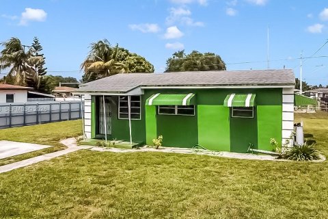 Villa ou maison à vendre à Miami Gardens, Floride: 3 chambres, 85.01 m2 № 2089577 - photo 26