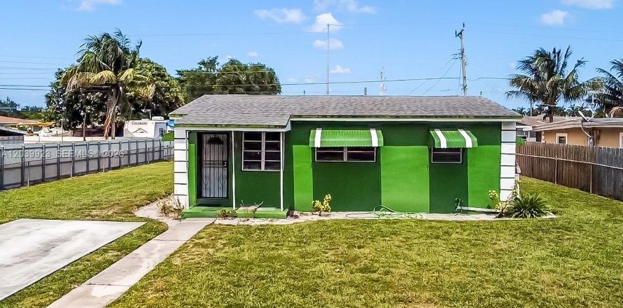 Villa ou maison à Miami Gardens, Floride 3 chambres, 85.01 m2 № 2089577