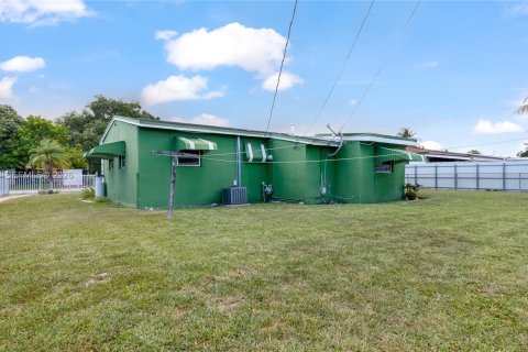 Villa ou maison à vendre à Miami Gardens, Floride: 3 chambres, 85.01 m2 № 2089577 - photo 18