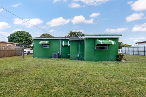 Villa ou maison à vendre à Miami Gardens, Floride: 3 chambres, 85.01 m2 № 2089577 - photo 19