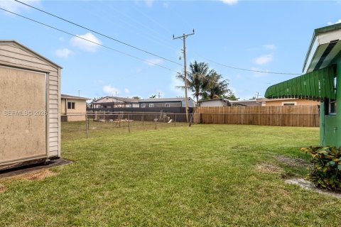 Villa ou maison à vendre à Miami Gardens, Floride: 3 chambres, 85.01 m2 № 2089577 - photo 22
