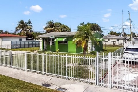 Villa ou maison à vendre à Miami Gardens, Floride: 3 chambres, 85.01 m2 № 2089577 - photo 24