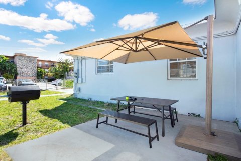 House in Hallandale Beach, Florida 1 bedroom, 48.31 sq.m. № 2053048 - photo 10