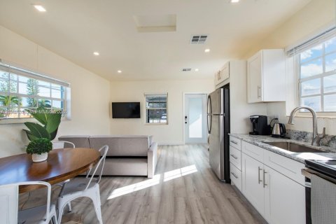 House in Hallandale Beach, Florida 1 bedroom, 48.31 sq.m. № 2053048
