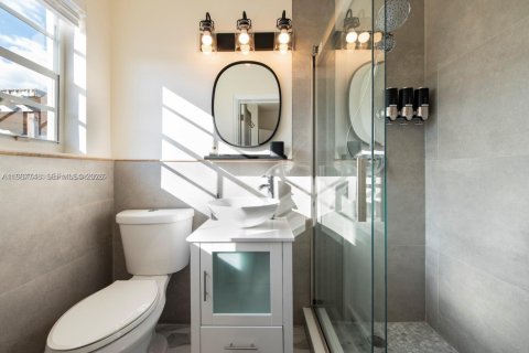 House in Hallandale Beach, Florida 1 bedroom, 48.31 sq.m. № 2053048 - photo 5