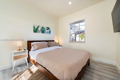 House in Hallandale Beach, Florida 1 bedroom, 48.31 sq.m. № 2053048 - photo 4