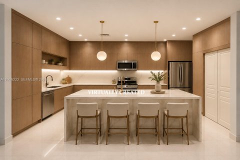 House in North Miami, Florida 3 bedrooms, 307.13 sq.m. № 2088257 - photo 10