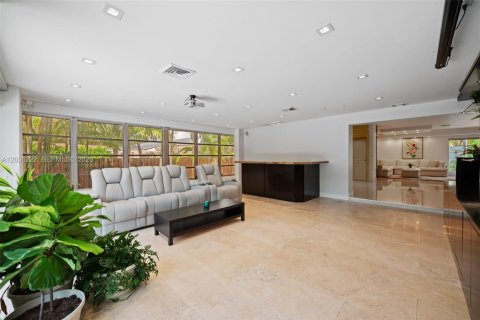 House in North Miami, Florida 3 bedrooms, 307.13 sq.m. № 2088257 - photo 20