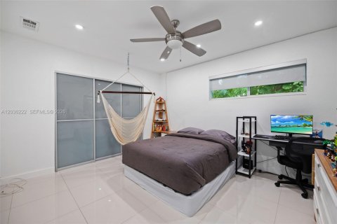 House in North Miami, Florida 3 bedrooms, 307.13 sq.m. № 2088257 - photo 25