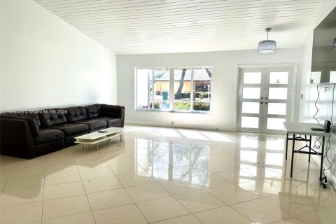 Villa ou maison à vendre à Miami Lakes, Floride: 4 chambres, 327.76 m2 № 1955398 - photo 5
