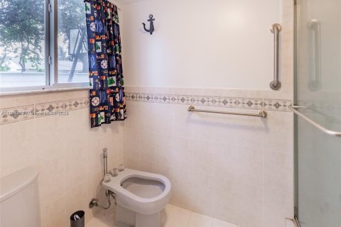 Villa ou maison à vendre à Miami Lakes, Floride: 4 chambres, 327.76 m2 № 1955398 - photo 18