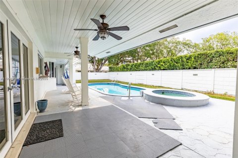 Villa ou maison à vendre à Miami Lakes, Floride: 4 chambres, 327.76 m2 № 1955398 - photo 28