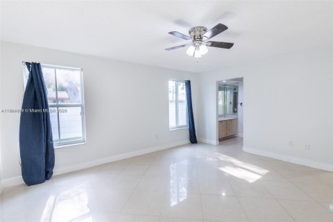 Villa ou maison à vendre à Miami Lakes, Floride: 4 chambres, 327.76 m2 № 1955398 - photo 17