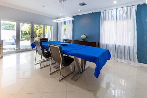 Villa ou maison à vendre à Miami Lakes, Floride: 4 chambres, 327.76 m2 № 1955398 - photo 27