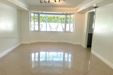 Villa ou maison à vendre à Miami Lakes, Floride: 4 chambres, 327.76 m2 № 1955398 - photo 8